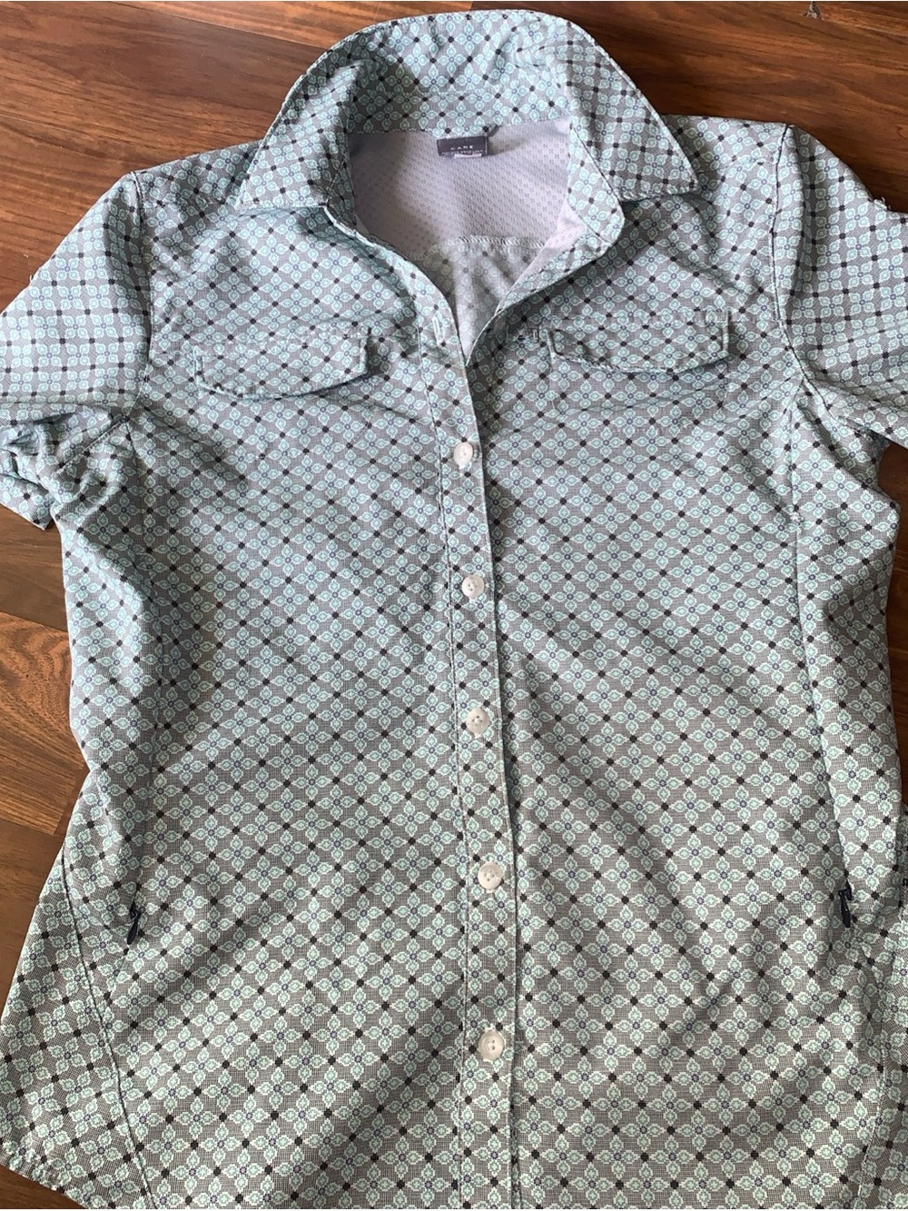 REI Mint and Black Geometric Women's Button-Up Shirt small